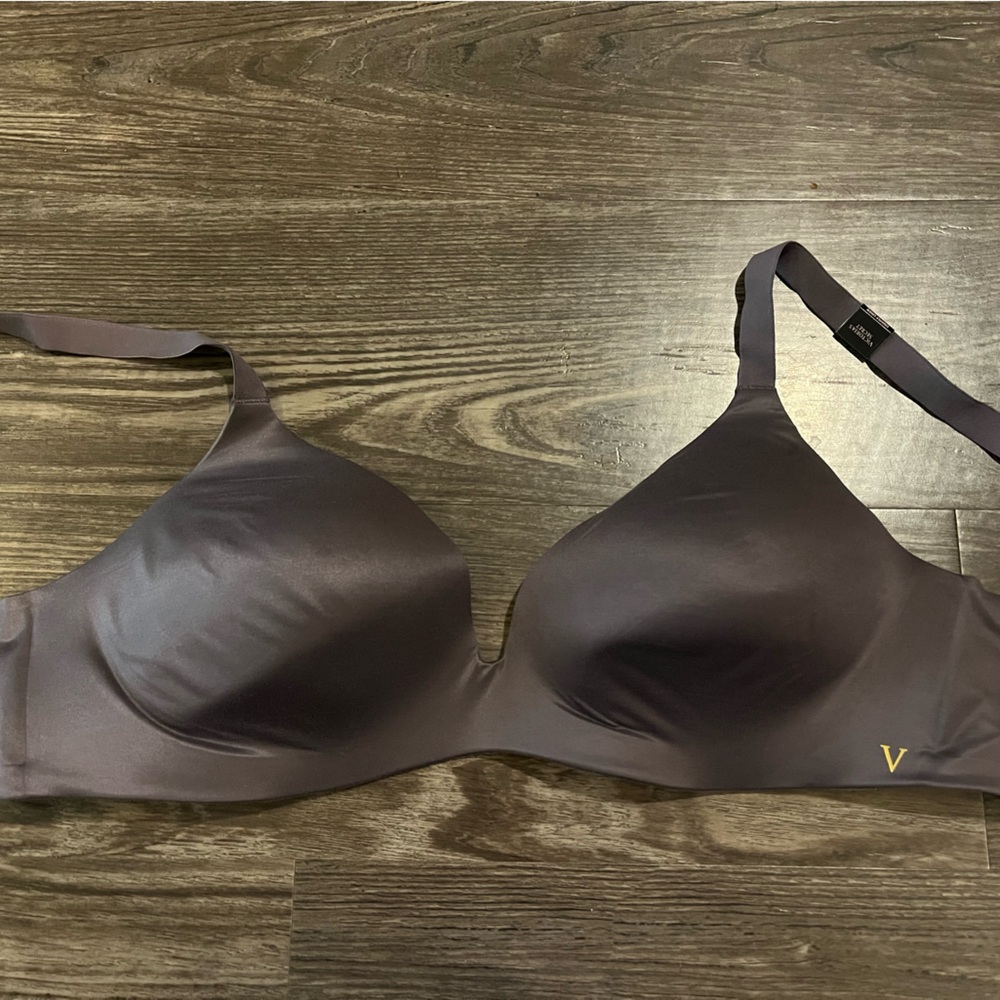 NWT Victorias Secret lightly lined smoothing bra